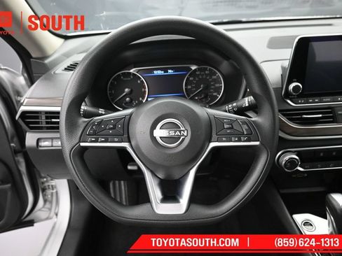 Used 2024 Nissan Altima 2.5 SV AWD/4WD image 19