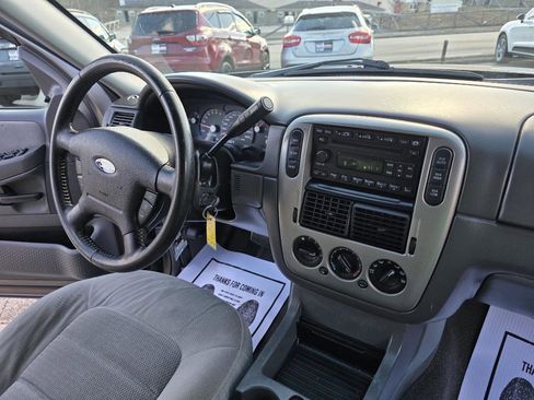 Used 2005 Ford Explorer XLT image 25