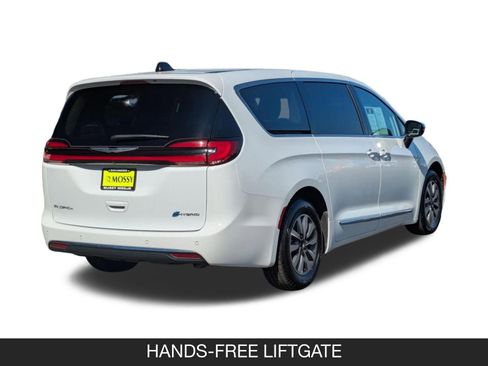 Used 2023 Chrysler Pacifica Limited image 8