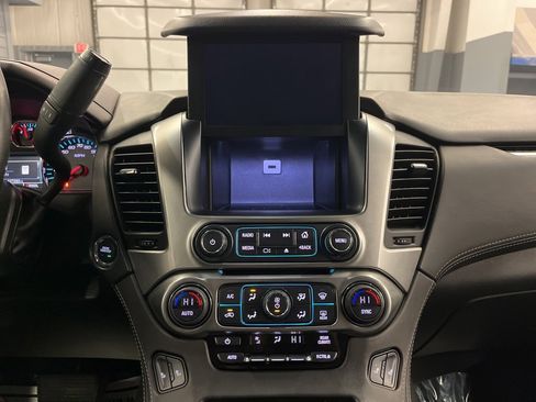 Used 2019 Chevrolet Suburban LT image 25
