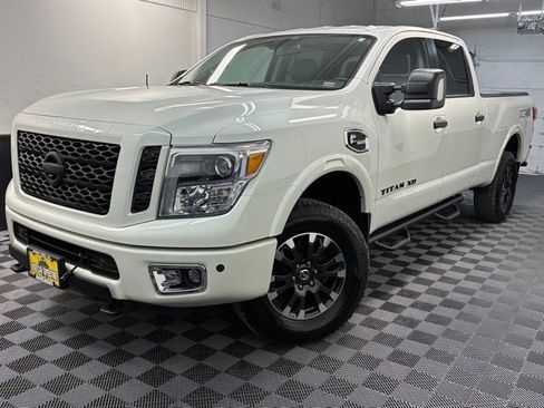 Used 2019 Nissan Titan PRO-4X w/ Pro-4x Convenience Package image 3