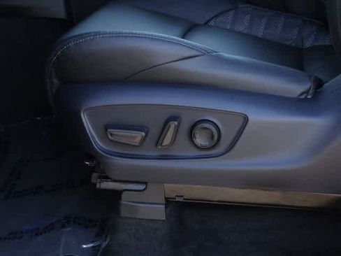 Used 2025 Toyota Tacoma TRD Sport image 17