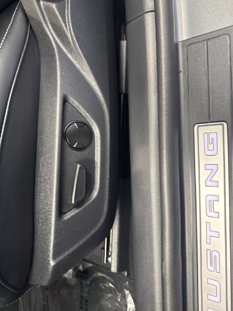 Used 2025 Ford Mustang GT Premium RWD image 33