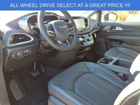 New 2026 Chrysler Pacifica Select image 14