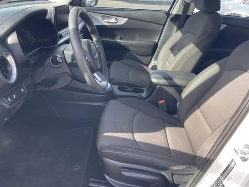 Used 2022 Kia Forte LXS w/ LXS Technology Package FWD image 5