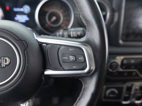 Used 2018 Jeep Wrangler Unlimited Sahara AWD/4WD image 38