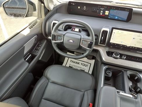 Used 2025 Ford Expedition Active AWD/4WD image 17