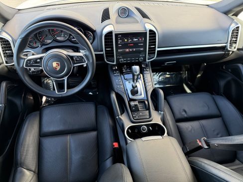 Certified 2018 Porsche Cayenne Platinum Edition image 18