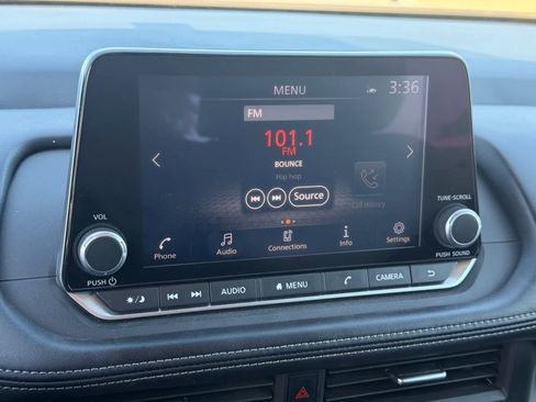 Used 2024 Nissan Rogue SV AWD/4WD image 19
