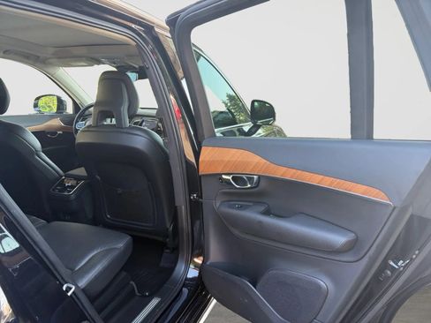 Used 2022 Volvo XC90 T6 Momentum w/ Climate Package AWD/4WD image 18