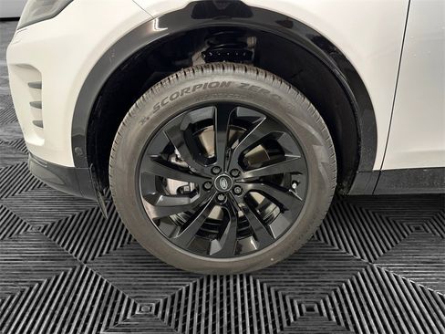 New 2025 Land Rover Discovery Sport Dynamic SE image 14