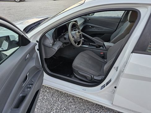 Used 2022 Hyundai Elantra SEL image 14