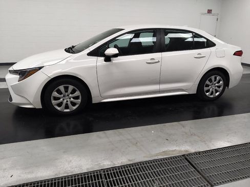 Used 2022 Toyota Corolla LE FWD image 3