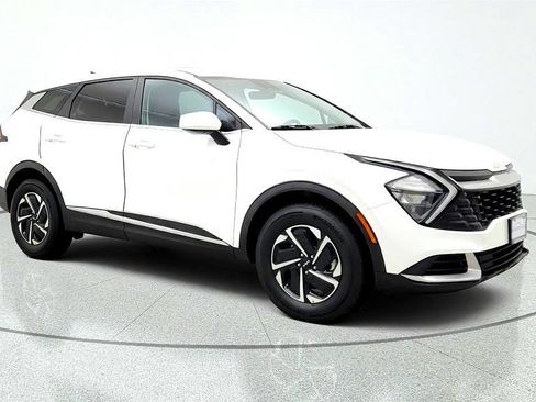 Used 2023 Kia Sportage LX AWD/4WD image 3
