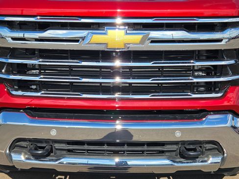 Certified 2024 Chevrolet Silverado 2500 LTZ w/ LTZ Premium Package AWD/4WD image 9