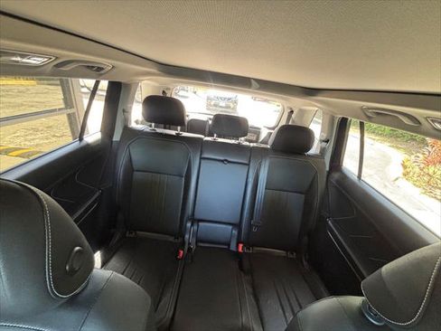 Used 2022 Volkswagen Tiguan SE w/ Panoramic Sunroof Package FWD image 21