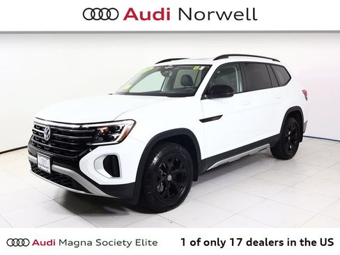 Used 2024 Volkswagen Atlas Peak Edition SEL AWD/4WD image 9