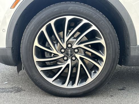 Used 2020 Lincoln Nautilus Reserve image 14