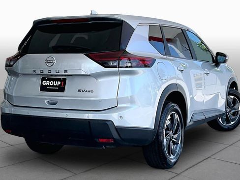 Used 2024 Nissan Rogue SV AWD/4WD image 13