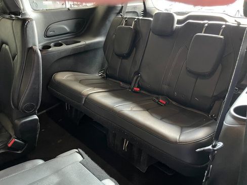 Used 2018 Chrysler Pacifica Touring-L Plus w/ Advanced Safetytec Group FWD image 25