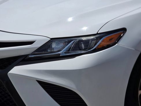 Used 2019 Toyota Camry SE w/ Carpet Mat Package FWD image 6