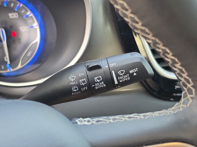 Used 2024 Chrysler Pacifica Touring-L FWD image 23