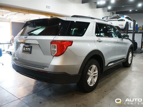 Used 2022 Ford Explorer XLT AWD/4WD image 4