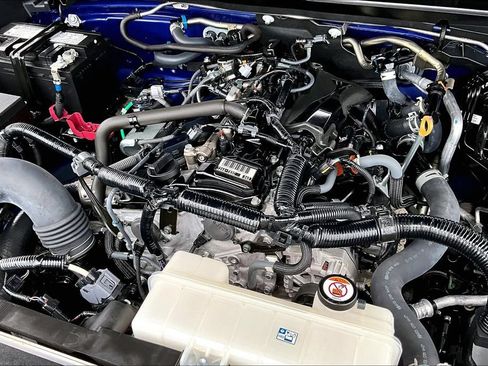 Used 2025 Toyota Tacoma SR5 AWD/4WD image 35