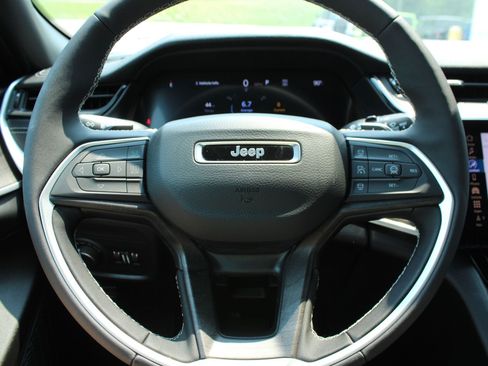 New 2026 Jeep Grand Cherokee Altitude AWD/4WD image 29