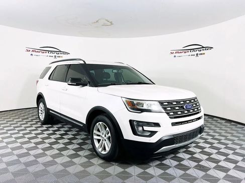 Used 2017 Ford Explorer XLT w/ Equipment Group 202A image 1