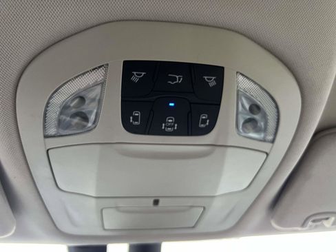 Used 2021 Chrysler Pacifica Touring-L image 26