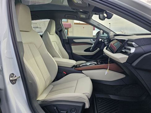 Used 2026 Audi A6 Premium Plus image 15