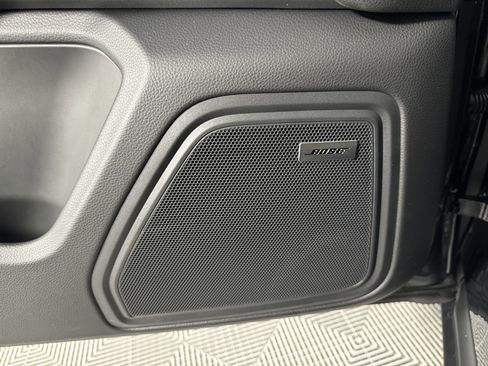 Certified 2025 Porsche Macan image 14