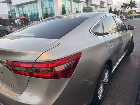 Used 2017 Toyota Avalon Limited image 8