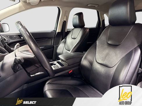 Used 2022 Ford Edge Titanium AWD/4WD image 24