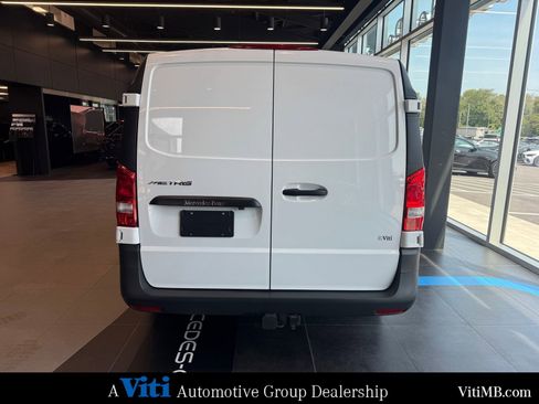 Used 2023 Mercedes-Benz Metris image 6