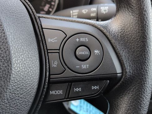 Used 2022 Toyota RAV4 LE image 15