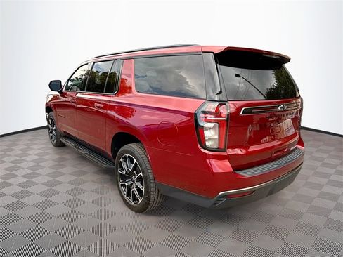 Used 2021 Chevrolet Suburban RST image 6
