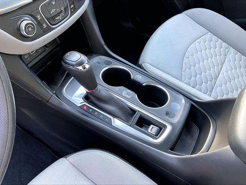 Used 2021 Chevrolet Equinox LS image 15