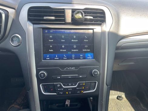 Used 2020 Ford Fusion SE AWD/4WD image 14