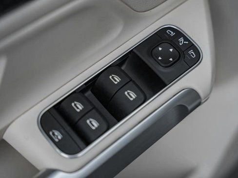 Certified 2025 Mercedes-Benz GLB 250 4MATIC image 38