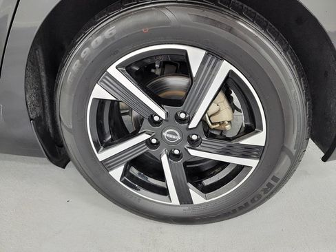 Used 2024 Nissan Sentra SV FWD image 11