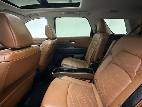 Used 2022 Nissan Pathfinder Platinum w/ Cargo Package image 10