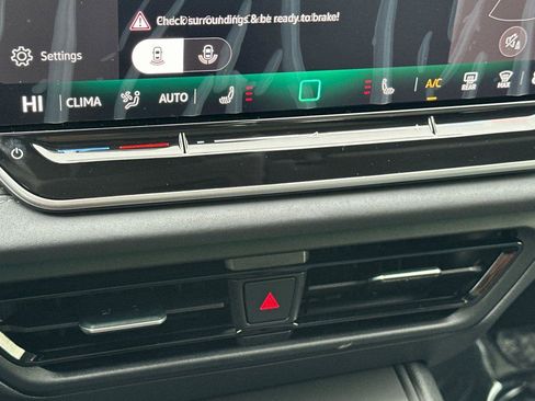 New 2026 Volkswagen Tiguan SE AWD/4WD image 19