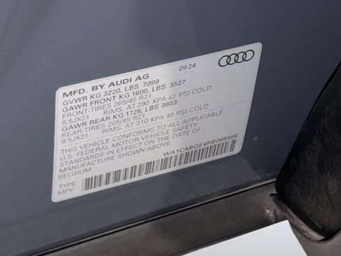 Used 2024 Audi Q8 e-tron Premium Plus w/ Premium Plus Package AWD/4WD image 25