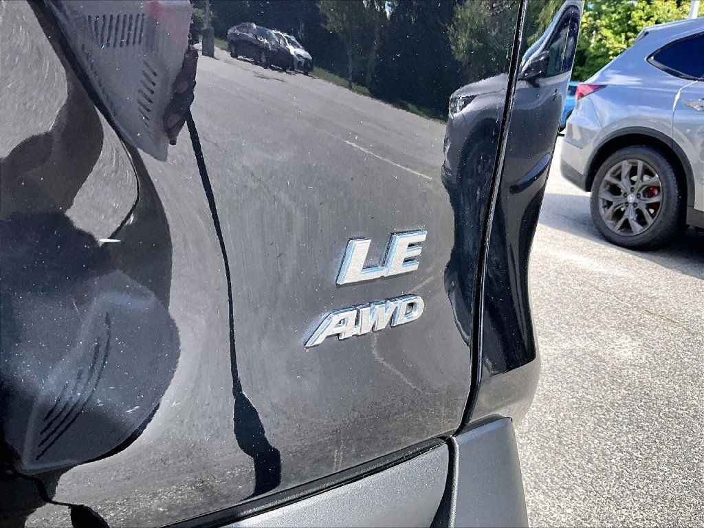 Used 2025 Toyota RAV4 LE AWD/4WD image 29