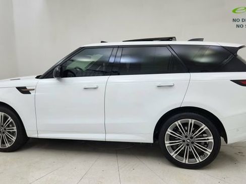 Used 2025 Land Rover Range Rover Sport Dynamic SE image 4