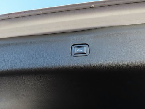 Used 2020 Buick Enclave Essence w/ Sport Touring Edition image 20