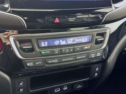 Used 2024 Honda Passport Black Edition image 17