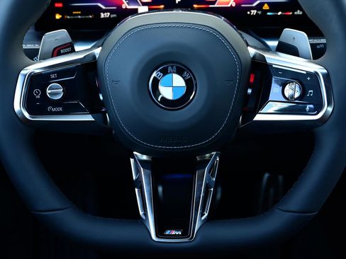 Used 2025 BMW 740i image 10